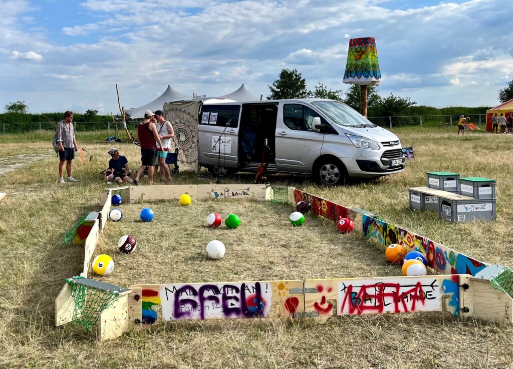 Die Ballbande das mobile Spielfeld auf dem Zurück zu den Wurzeln Festival in Berlin